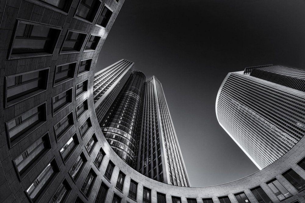 Небоскребы черно белые
