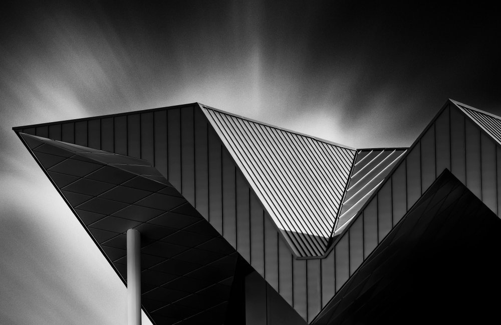 Архитектура на черном фоне