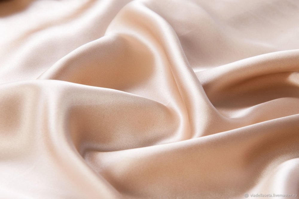 Бежевый шелк