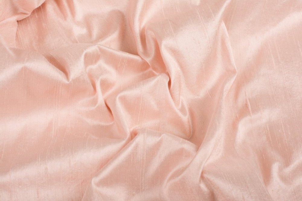 Белая атласная ткань