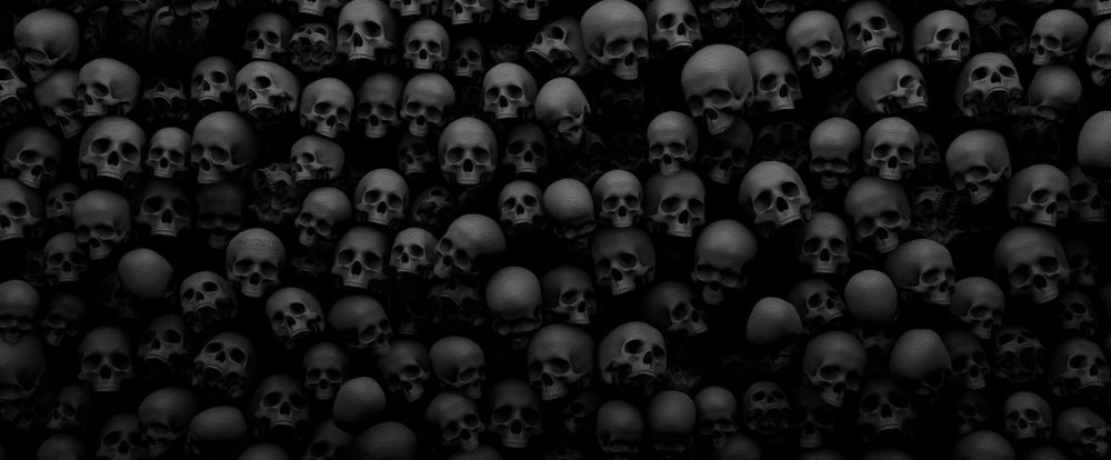 Страшный череп в капюшоне