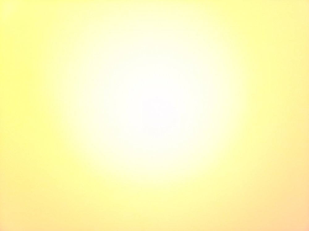 Бледно желтый