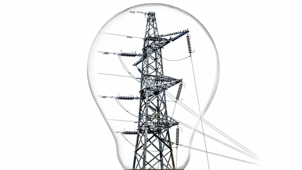 ЛЭП на белом фоне