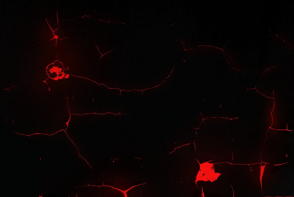 Красная молния на черном фоне