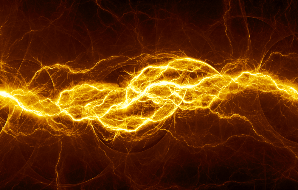 Молния на черном фоне