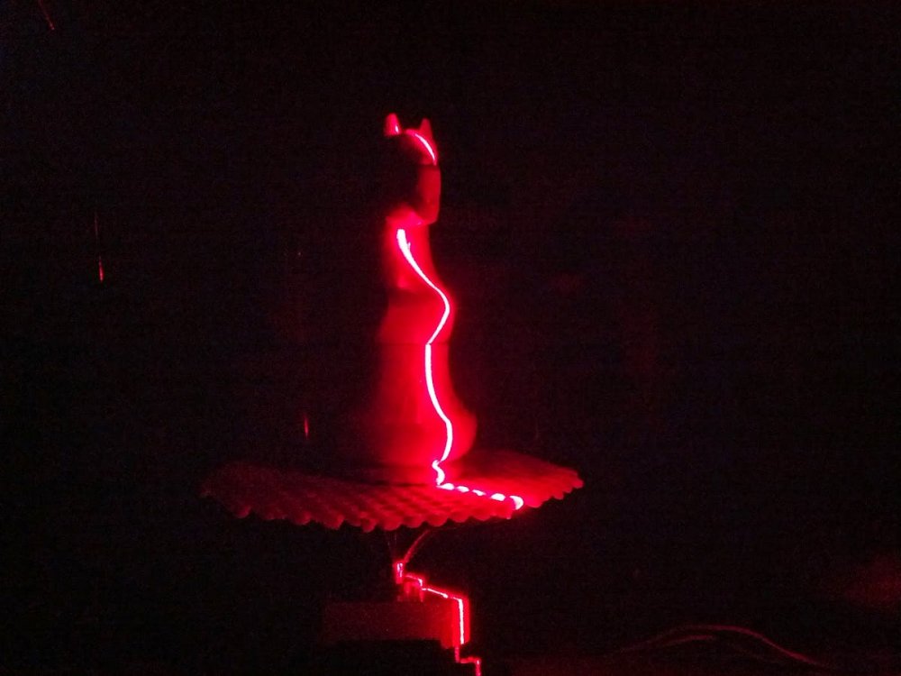 Неон на молнии