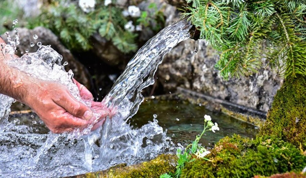 Родниковая вода