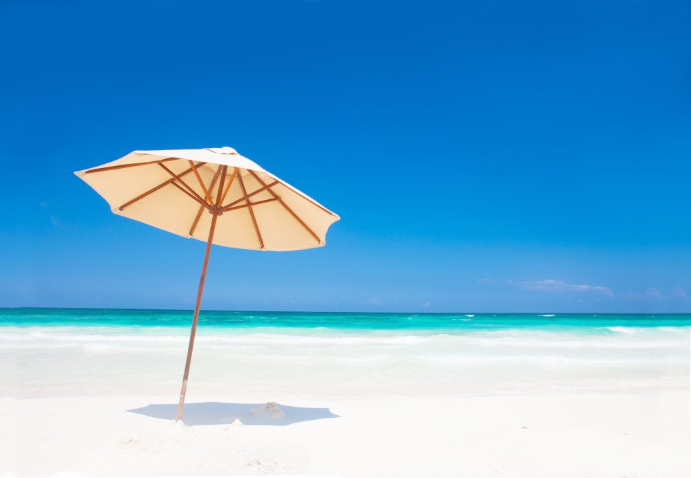 Зонтик на пляже