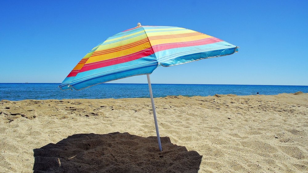 Пляжный зонт без фона