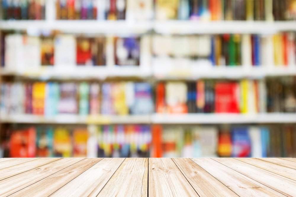 Размытые стеллажи с книгами