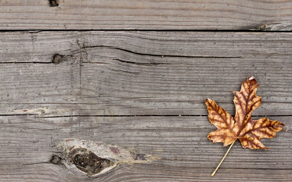 Деревянная поверхность стола