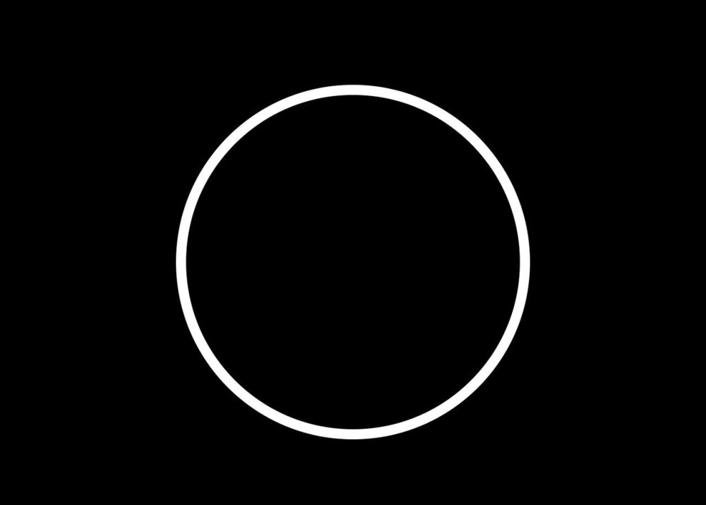 Окружность на черном фоне
