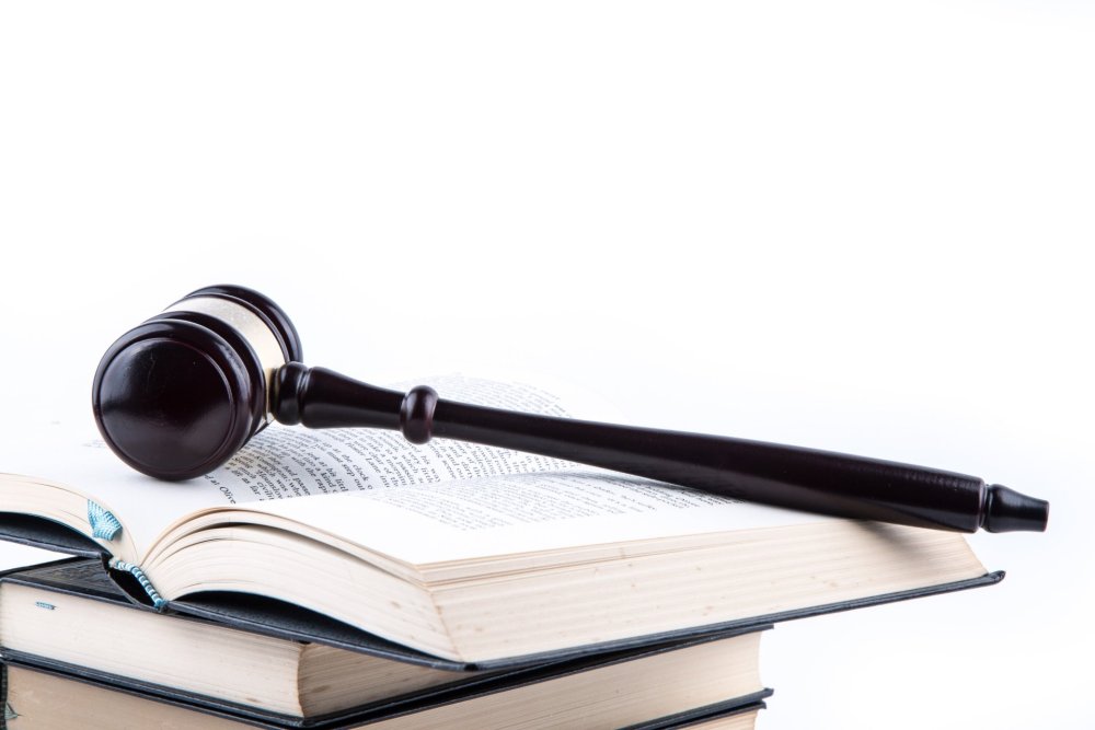 Юридический фон