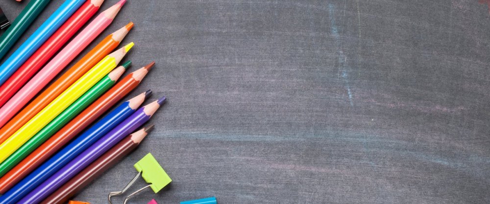 Карандаши на столе