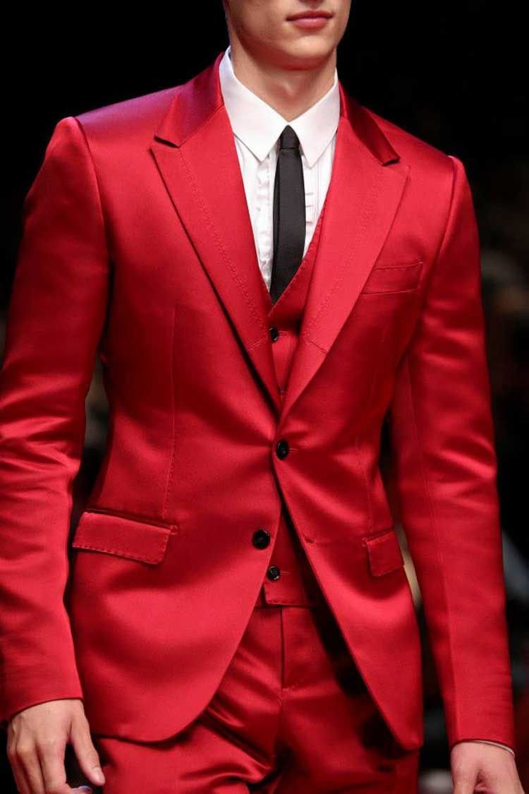 Мужчина в Красном костюме