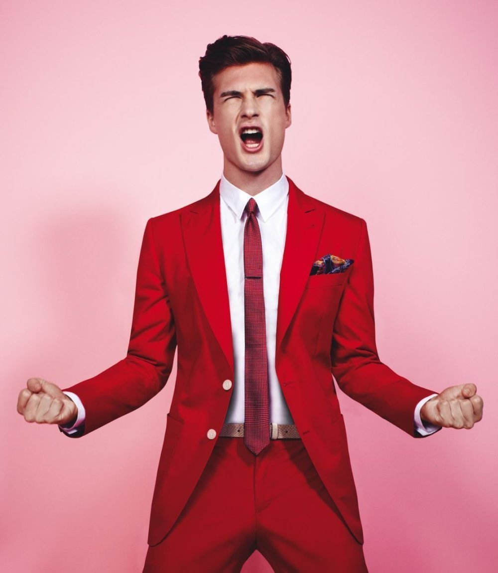 Мужчина в Красном