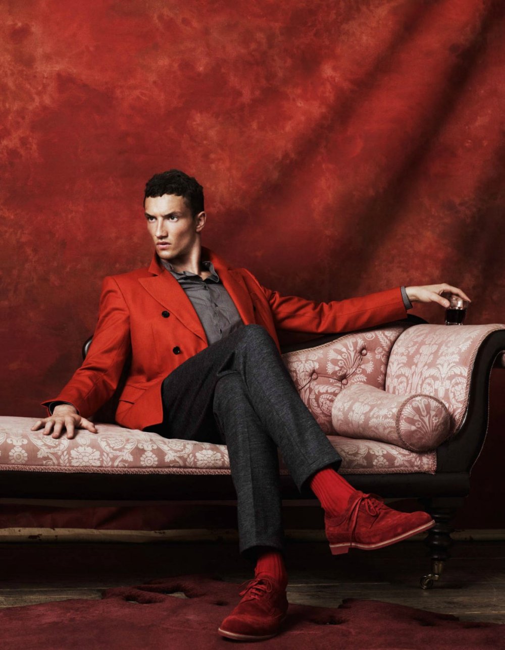 Мужчина в Красном