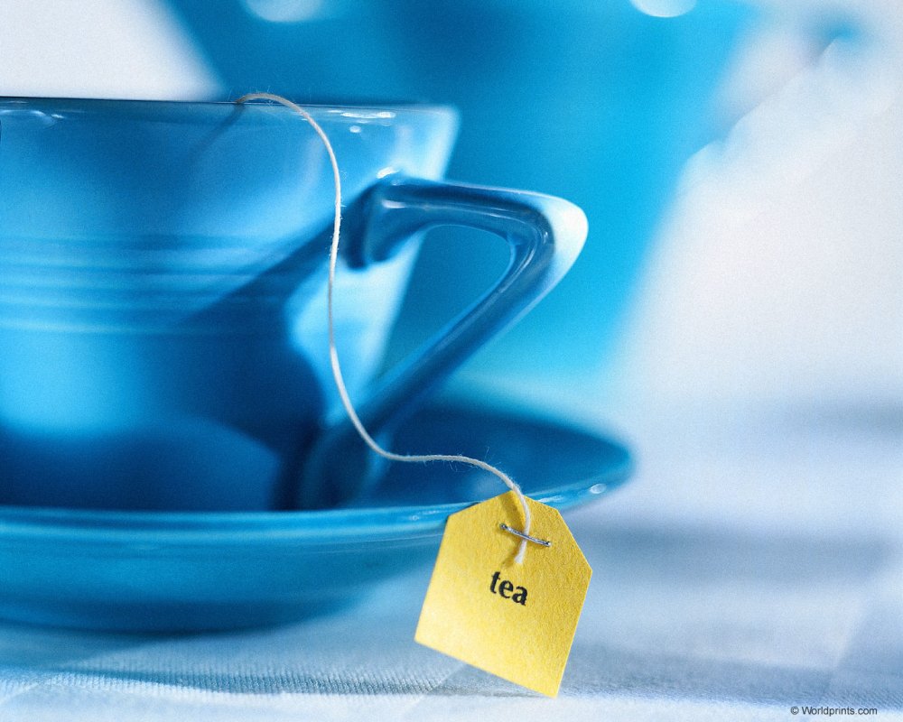 Синяя чашка с чаем