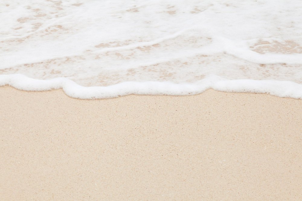 Пляж бежевый