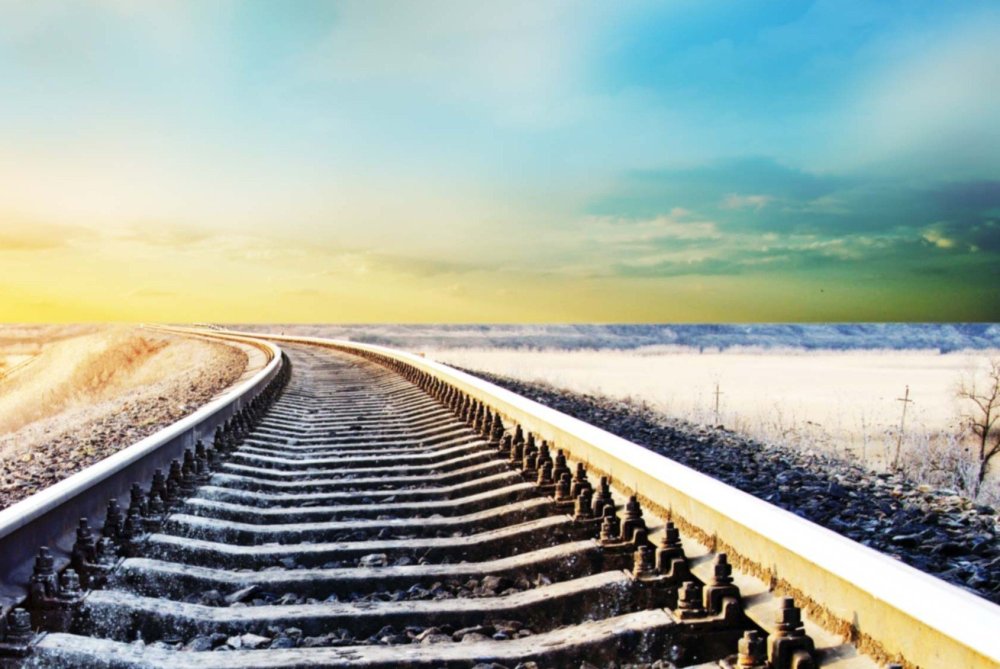 Железная дорога уходящая вдаль