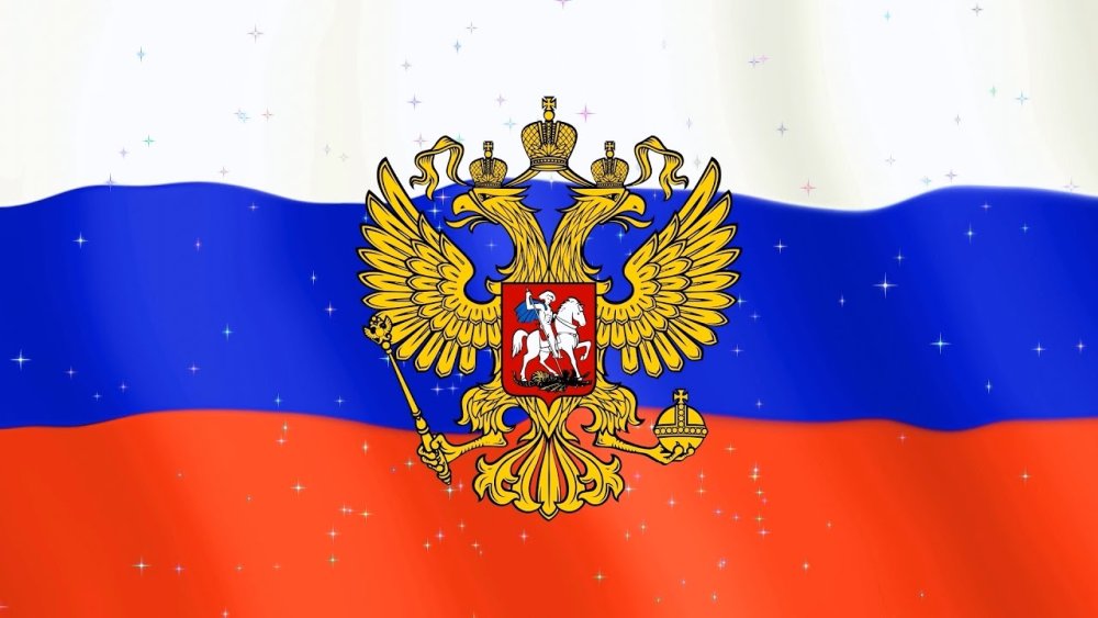 Флаг России на фоне неба