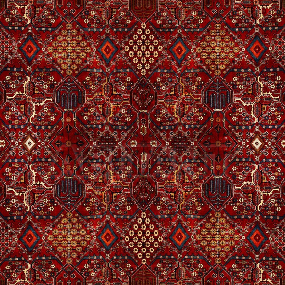 Красный ковер с орнаментом
