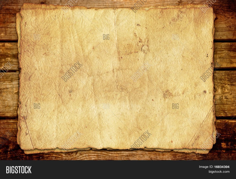 Бумага на деревянном столе