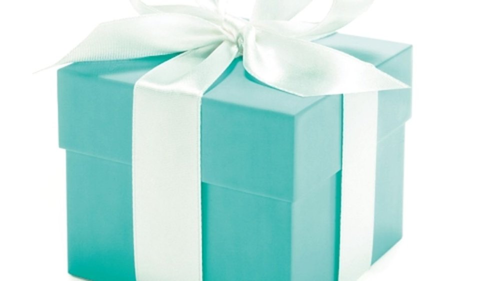 Подарок на белом фоне