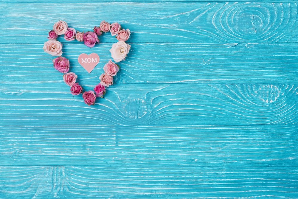 Сердце на бирюзовом фоне