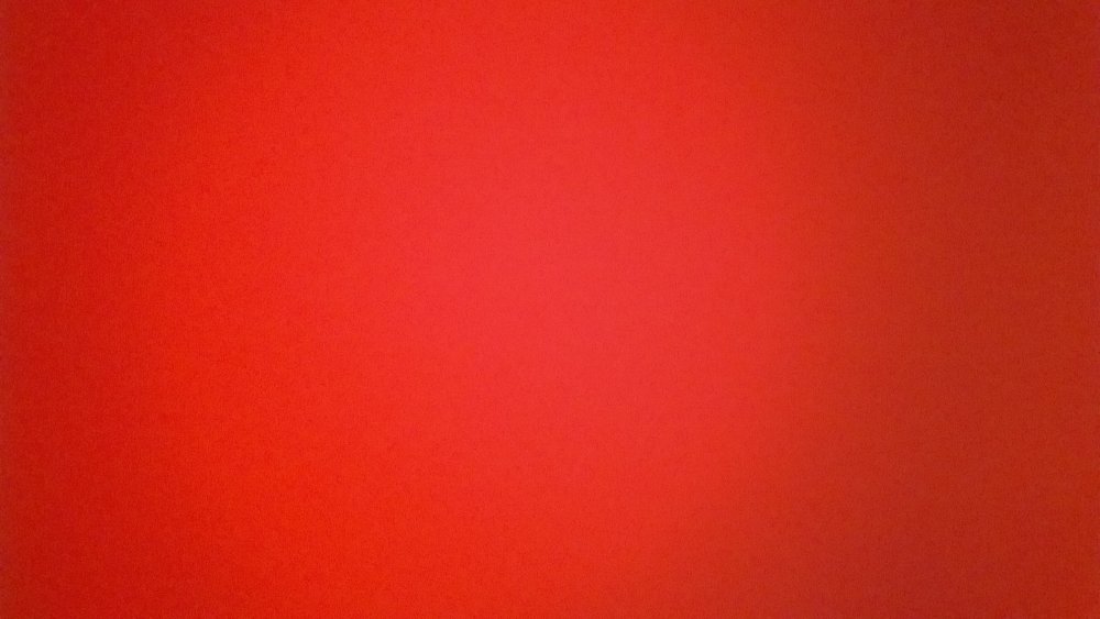 Ярко красный цвет