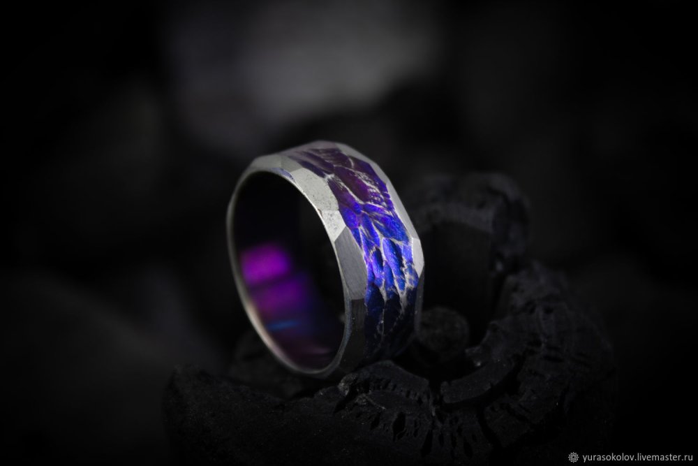 Титановый перстень оксидированный