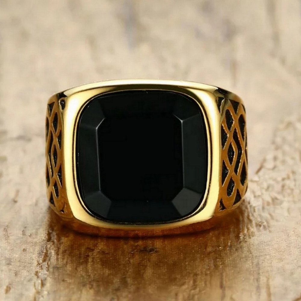 Мужской золотой перстень с камнем агат