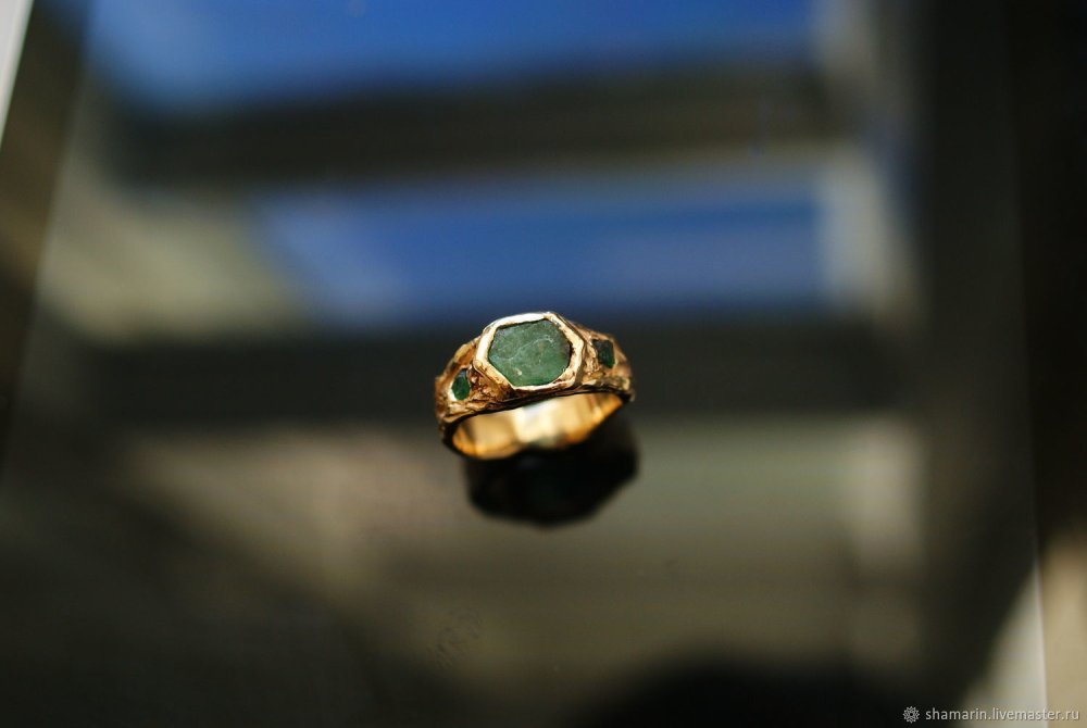 Перстень с изумрудом природным