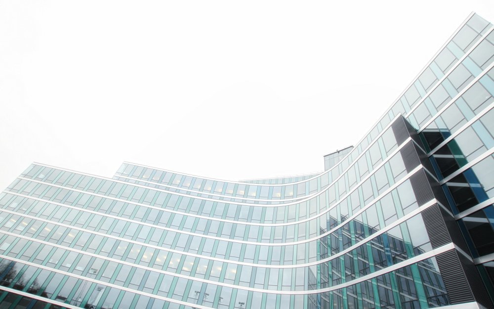 Стеклянное здание