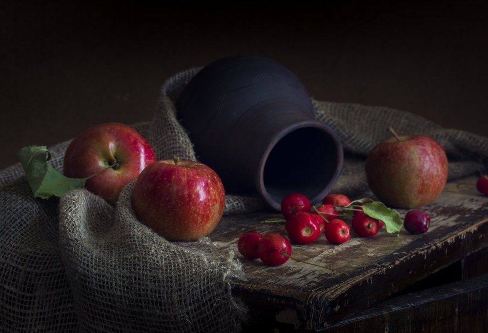 Натюрморт с яблоками