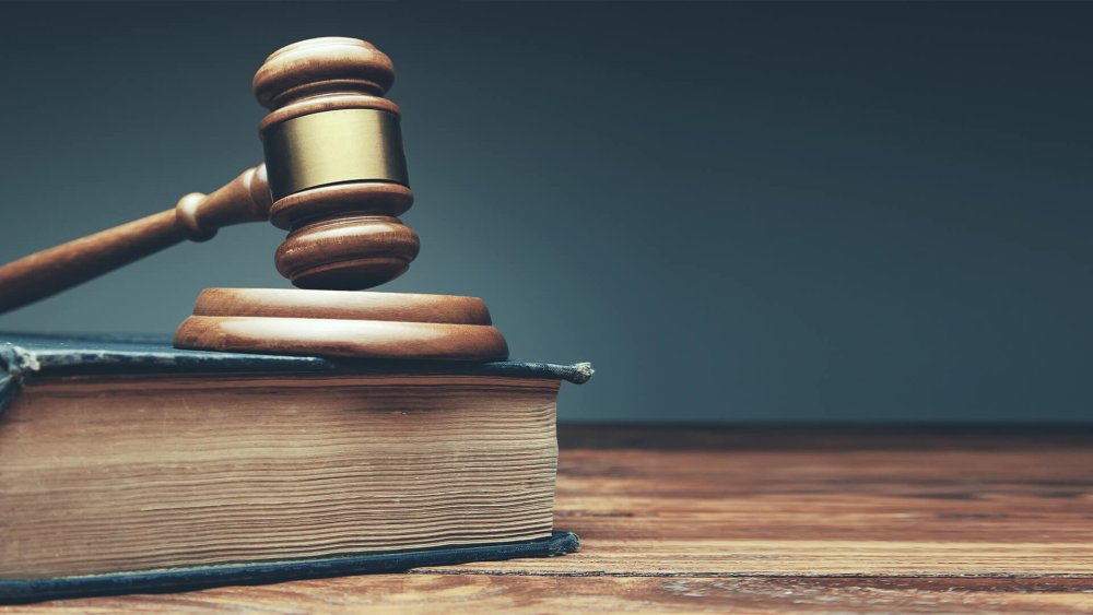 Юридический фон