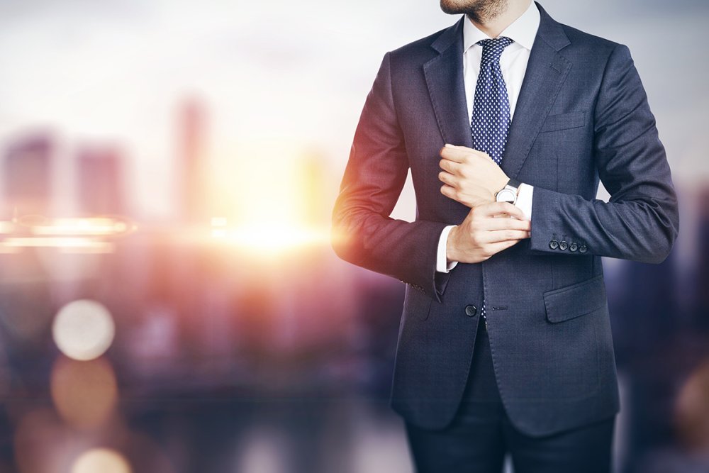 Успешный человек в костюме