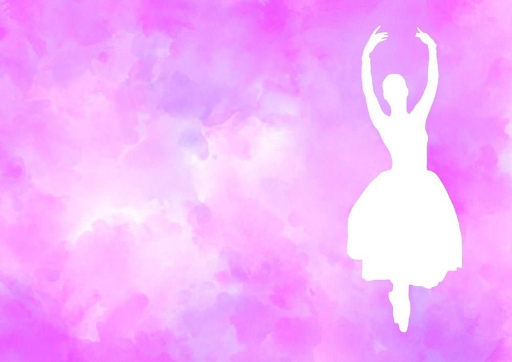 Балерина на сиреневом фоне