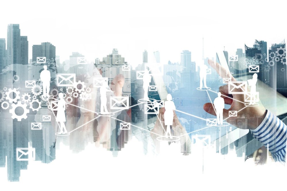 Цифровые технологии на белом фоне