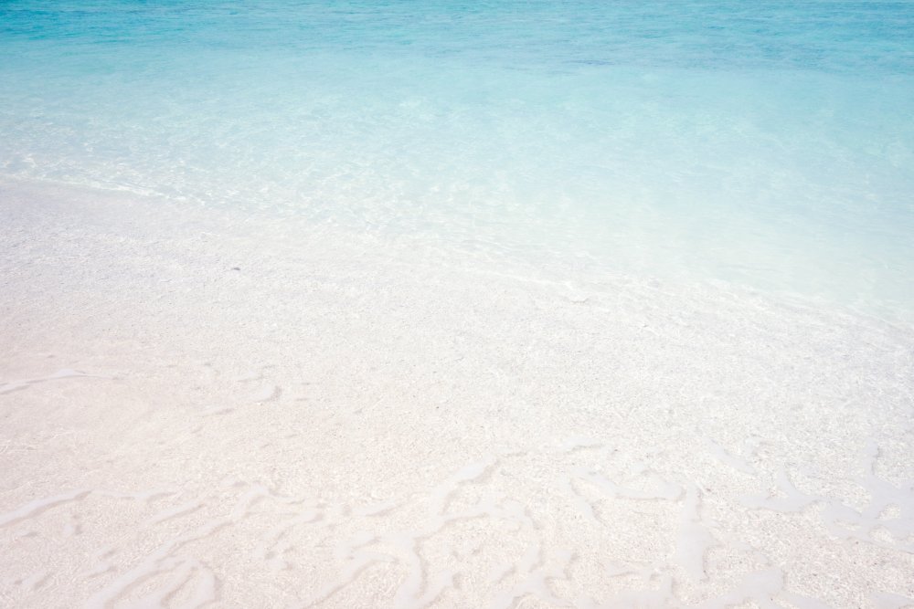 Песок на белом фоне