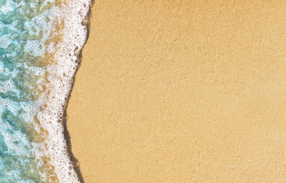 Песчаный пляж вид сверху