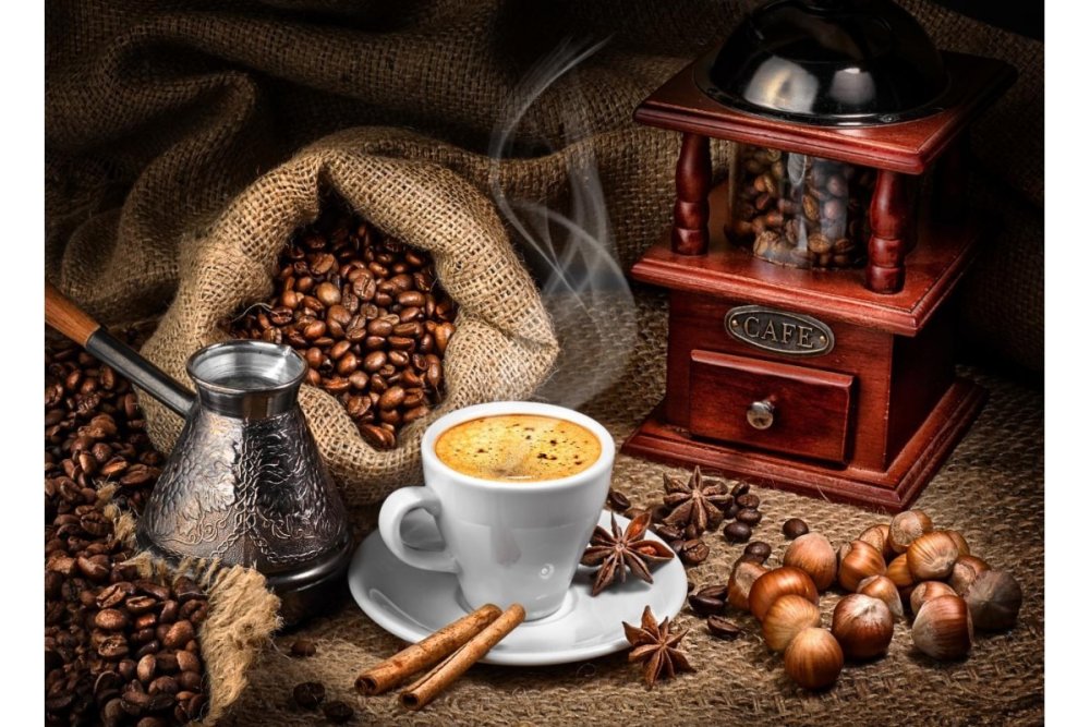 Натюрморт с круассаном