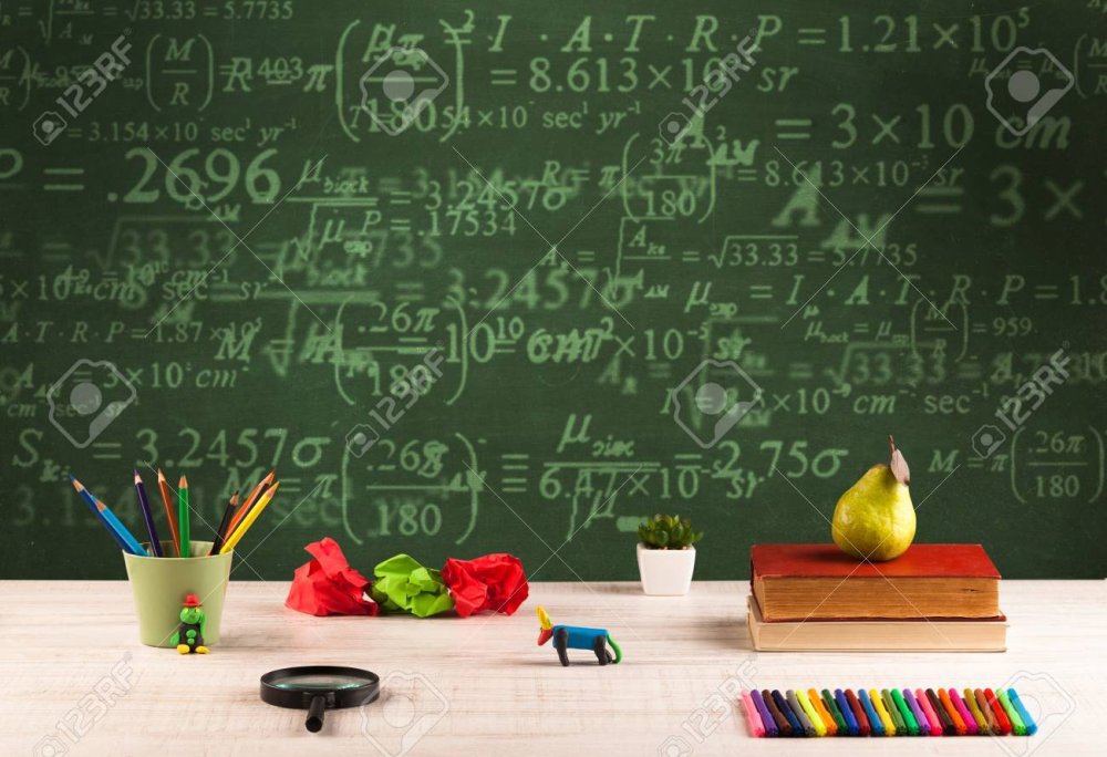 Школьная доска и парта