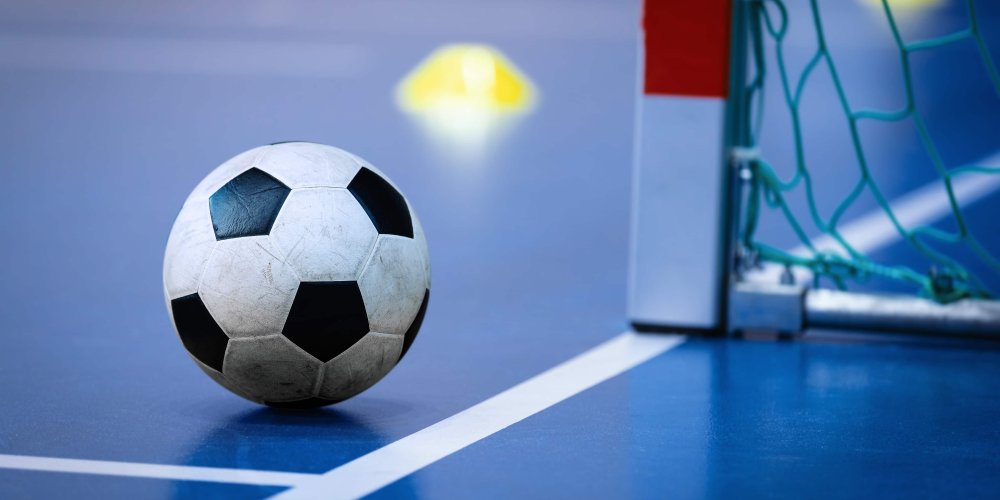 Мини футбол мяч в воротах