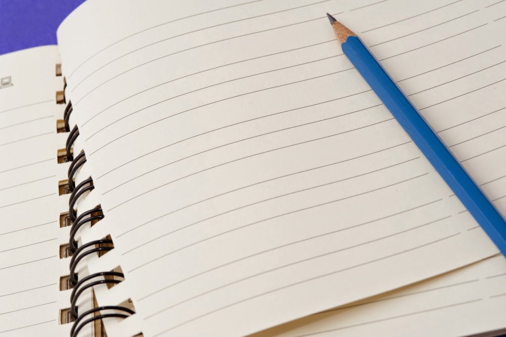 Тетрадный лист в линейку