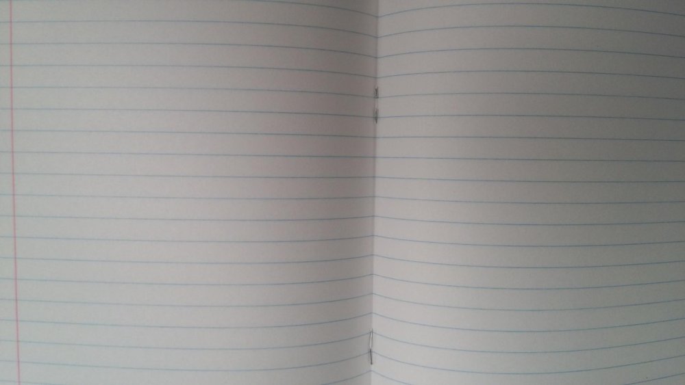 Лист тетради в широкую линию