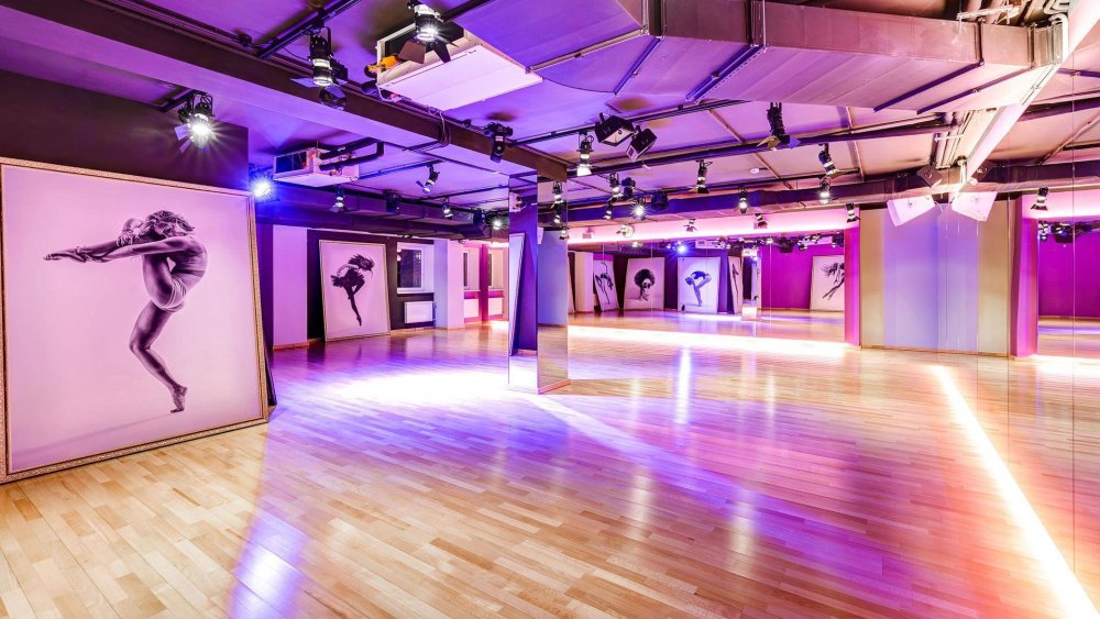 Красивый танцевальный зал