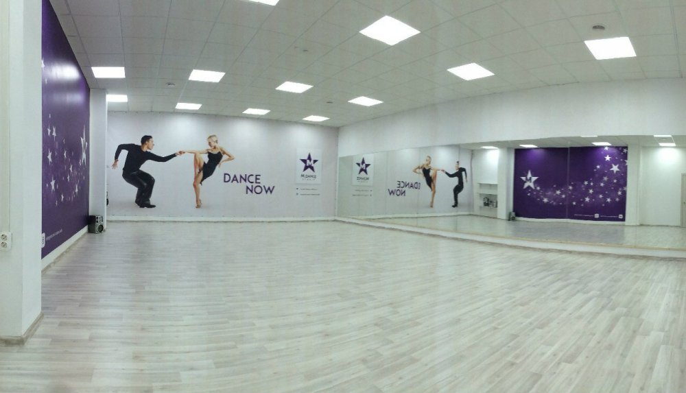 Длинноволосая гимнастка