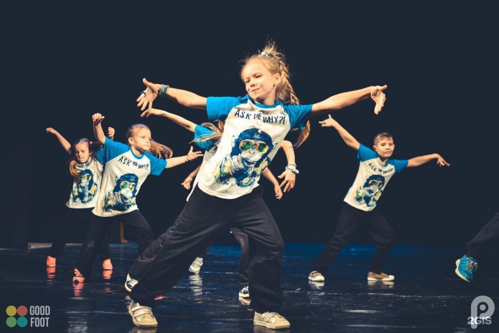 Логотип танцевальной студии