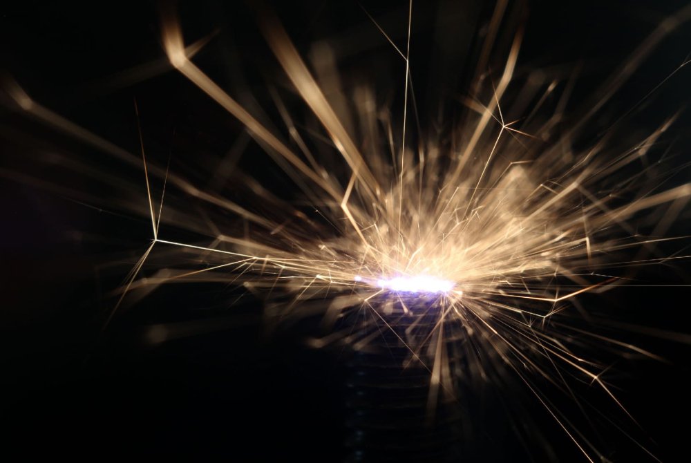 Искры электричества